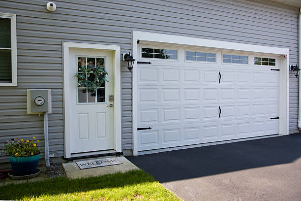 24/7 Emergency Garage Door Panel Replacement experts in Rosanky, TX